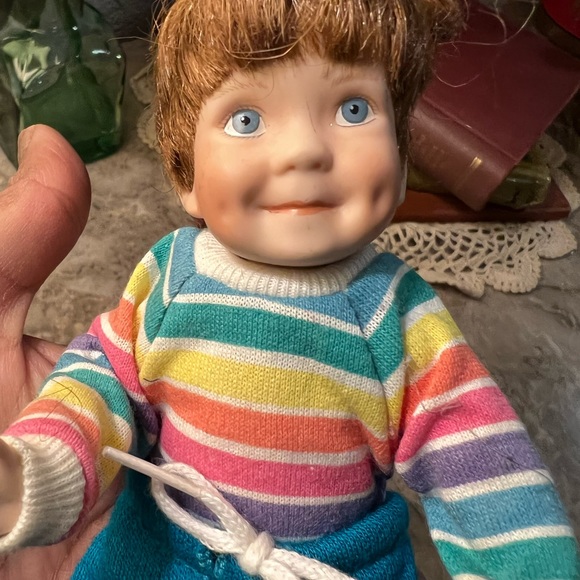 Danbury Mint Hutchins 'Christopher' Porcelain Hand Painted Blue Glass Eyes 1992 - Picture 4 of 9